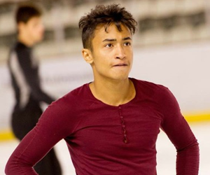Nascido no Brasil, patinador samba com patins de gelo na Rússia